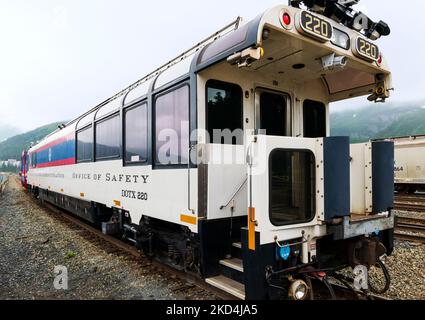 Federal Railroad Administration, Eisenbahnwaggon; Office of Safety; Whittier; Alaska; USA. Ein Tunnel von Whittier nach Portage wird von Autos und Eisenbahn geteilt. Stockfoto