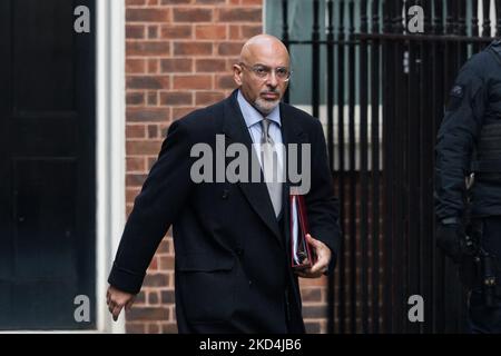 LONDON, VEREINIGTES KÖNIGREICH - 08. MÄRZ 2022: Der Bildungsminister Nadhim Zahawi kommt in der Downing Street im Zentrum Londons an, um am 08. März 2022 in London, England, an der Kabinettssitzung teilzunehmen. (Foto von Wiktor Szymanowicz/NurPhoto) Stockfoto