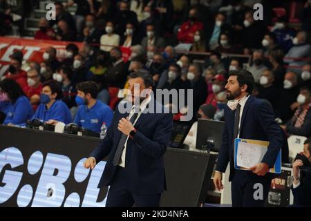 Couach Paolo Galbiati während des LBA Italien Championship Matches zwischen Openjobmetis Varese und Vanoli Basket Cremona , in Varese, Italien, am 6. März 2022 (Foto von Fabio Averna/NurPhoto) Stockfoto