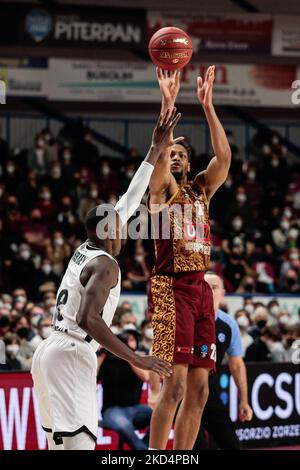 Jeff Brooks (Umana Reyer Venezia) während der Basketball EuroCup Championship Umana Reyer Venezia gegen Virtus Segafredo Bologna am 09. März 2022 im Palasport Taliercio in Venedig, Italien (Foto von Mattia Radoni/LiveMedia/NurPhoto) Stockfoto