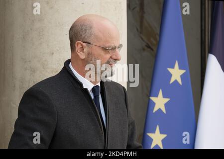 Der französische Bildungsminister Jean-Michel Blanquer verlässt das Land nach der wöchentlichen Kabinettssitzung im Elysee-Palast am 9. März 2022 in Paris, Frankreich. (Foto von Daniel Pier/NurPhoto) Stockfoto