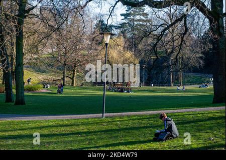 Die Frühlingstemperaturen sind im Land angekommen, die Höchsttemperatur liegt bei 15 Grad Celsius an der Wetterstation in De Bilt. Nijmegen, am 11.. März 2022. (Foto von Romy Arroyo Fernandez/NurPhoto) Stockfoto