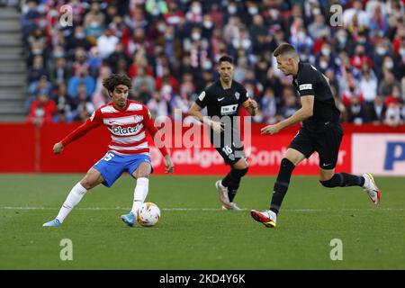 Collado aus Granada CF während des La Liga-Spiels zwischen Granada CF und Elche CF im Nuevo Los Carmenes Stadion am 12. März 2022 in Granada, Spanien. (Foto von Ãlex CÃ¡mara/NurPhoto) Stockfoto