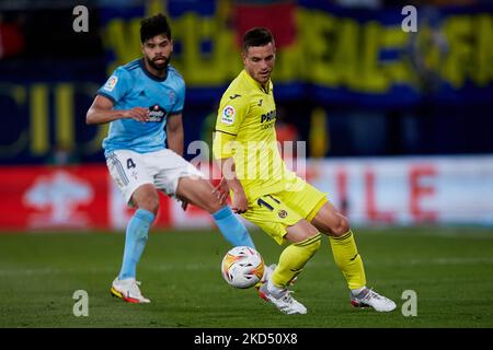 Lo Celso (R) von Villarreal CF kämpft mit Nestor von Celta de Vigo während des La Liga Santander-Spiels zwischen Villarreal CF und RC Celta de Vigo im Estadio de la Ceramica, 12. März 2022, Villarreal, Spanien (Foto von David Aliaga/NurPhoto) Stockfoto