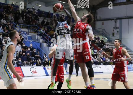 Malik Dime (Vanoli Cremona) während der italienischen Basketball A Serie Championship Vanoli Basket Cremona gegen UNAHOTELS Reggio Emilia am 13. März 2022 im PalaRadi in Cremona, Italien (Foto von Matteo Casoni/LiveMedia/NurPhoto) Stockfoto