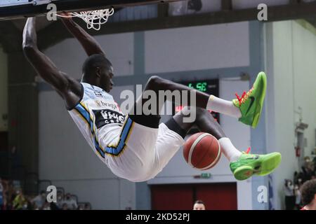 Malik Dime (Vanoli Cremona) während der italienischen Basketball A Serie Championship Vanoli Basket Cremona gegen UNAHOTELS Reggio Emilia am 13. März 2022 im PalaRadi in Cremona, Italien (Foto von Matteo Casoni/LiveMedia/NurPhoto) Stockfoto