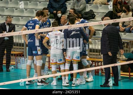 Auszeit Ravenna während der Volleyball Italienischen Serie A Männer Superleague Championship Consar Ravenna gegen Top Volley Cisterna am 13. März 2022 im Pala De Andre in Ravenna, Italien (Foto von Daniele Ricci/LiveMedia/NurPhoto) Stockfoto