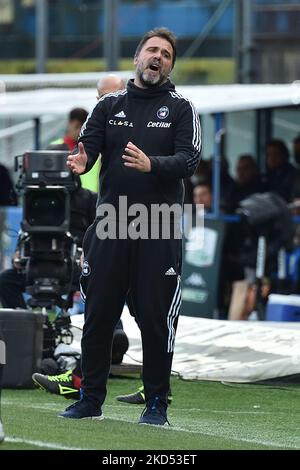 Cheftrainer von Pisa Luca D'Angelo beim Spiel der italienischen Fußball-Serie B AC Pisa gegen US Cremonese am 13. März 2022 in der Arena Garibaldi in Pisa, Italien (Foto von Gabriele Masotti/LiveMedia/NurPhoto) Stockfoto