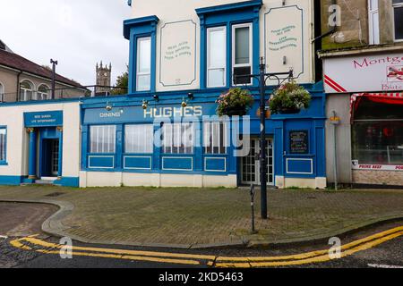 Außerhalb der Hughes Bar in der Argyll St, Dunoon, Schottland, Großbritannien. Stockfoto