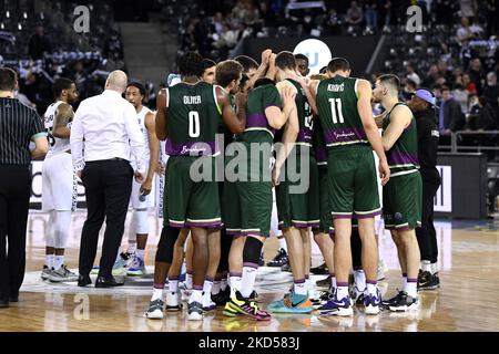 Spieler von Unicaja während des Spiels U-BT Cluj-Napoca gegen Unicaja Baloncesto Malaga in BT Arena von Cluj-Napoca bestritten, 8. März 2022 (Foto: Flaviu Buboi/NurPhoto) Stockfoto