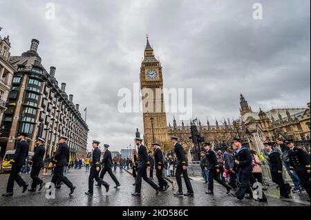 London, Großbritannien. 5.. November 2022. Royal Navy Submariner in london für ihren jährlichen Gedenkdienst kehren von Westminster Abbey zurück. Kredit: Guy Bell/Alamy Live Nachrichten Stockfoto