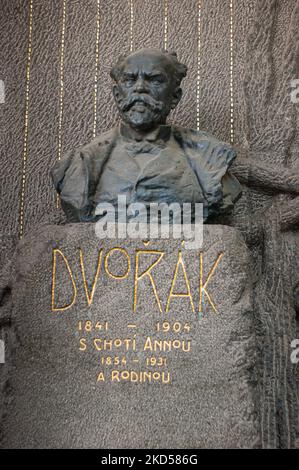 Antonin Leopold Dvorak, 1841-1904, wird auf dem Gelände der Burg Vyšehrad in Prag, Tschechische Republik, auf dem Friedhof Vyšehrad beigesetzt. Stockfoto