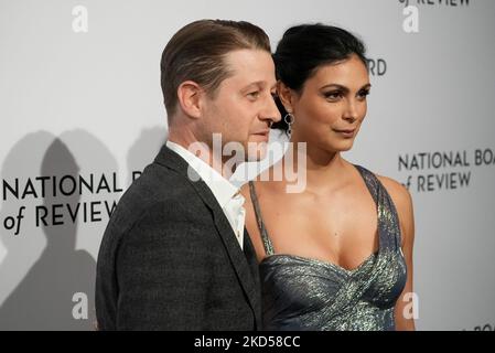 Ben McKenzie und Morena Baccarin nehmen am 15. März 2022 an der jährlichen Gala des National Board of Review in der Cipriani 42. Street in New York City Teil. (Foto von John Nacion/NurPhoto) Stockfoto