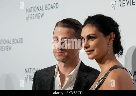 Ben McKenzie und Morena Baccarin nehmen am 15. März 2022 an der jährlichen Gala des National Board of Review in der Cipriani 42. Street in New York City Teil. (Foto von John Nacion/NurPhoto) Stockfoto