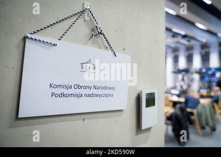 Nationales Verteidigungskomitee während der Sitzung des Sejm (Unterhauses des polnischen Parlaments) 50. in Warschau, Polen, am 8. März 2022 (Foto: Mateusz Wlodarczyk/NurPhoto) Stockfoto