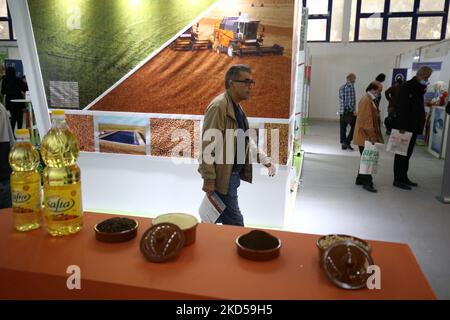 Die 20.. Ausgabe der Internationalen Ausstellung für Landwirtschaft, Viehzucht und Agrarindustrie wurde am 16. März 2022 im Algier Exhibition Center in Algerien eröffnet, an der 350 Aussteller, darunter 150 Ausländer, teilnahmen. Wurde nach zwei Jahren Abwesenheit aufgrund der Covid-19-Pandemie unter dem Motto: „Für eine intelligente Landwirtschaft, die sich der Herausforderung einer nachhaltigen Ernährungs- und Gesundheitssicherheit stellt (Foto by APP/NurPhoto) Stockfoto