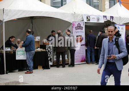 Die 20.. Ausgabe der Internationalen Ausstellung für Landwirtschaft, Viehzucht und Agrarindustrie wurde am 16. März 2022 im Algier Exhibition Center in Algerien eröffnet, an der 350 Aussteller, darunter 150 Ausländer, teilnahmen. Wurde nach zwei Jahren Abwesenheit aufgrund der Covid-19-Pandemie unter dem Motto: „Für eine intelligente Landwirtschaft, die sich der Herausforderung einer nachhaltigen Ernährungs- und Gesundheitssicherheit stellt (Foto by APP/NurPhoto) Stockfoto