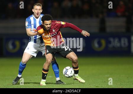 David Ferguson von Hartlepool United im Einsatz mit Dion Pereira von Bradford City während des Spiels der Sky Bet League 2 zwischen Hartlepool United und Bradford City am Dienstag, den 15.. März 2022, im Victoria Park, Hartlepool. (Foto von Mark Fletcher/MI News/NurPhoto) Stockfoto