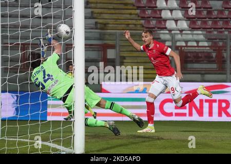 De luca manuel (n. 09 perugia calcio) anlässlich des italienischen Fußballspiel Serie B AC Perugia gegen SPAL am 16. März 2022 im Stadio Renato Curi in Perugia, Italien (Foto: Loris Cerquiglini/LiveMedia/NurPhoto) Stockfoto