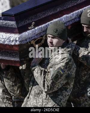 Beerdigung ukrainischer Soldaten, die während der russischen Invasion der Ukraine in Lwiw, Ukraine, am 17. März 2022 getötet wurden., (Foto von Emili Puig/NurPhoto) Stockfoto