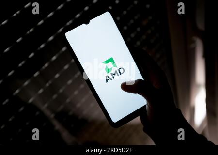 In dieser Abbildung ist ein Logo von Advanced Micro Devices abgebildet, das am 18. März 2022 auf einem Smartphone-Bildschirm in Athen, Griechenland, zu sehen ist. (Foto von Nikolas Kokovlis/NurPhoto) Stockfoto