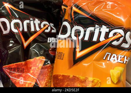Die Verpackung von Doritos ist im Laden zu sehen, auf diesem Bild, das am 18. März 2022 in Krakau, Polen, aufgenommen wurde. (Foto von Jakub Porzycki/NurPhoto) Stockfoto