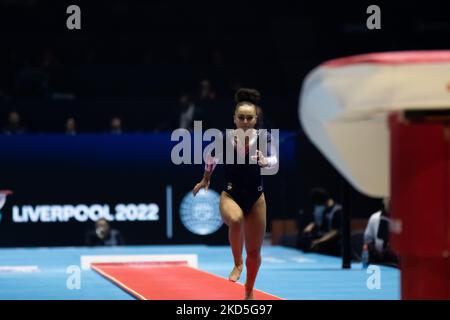 Liverpool, Großbritannien. 05.. November 2022. Liverpool, England, November 5. 2022 Coline Devillard (FRA) tritt bei den Apparat Finals bei den FIG-Weltmeisterschaften in der M&S Bank Arena in Liverpool, England, auf Vault an Dan O' Connor (Dan O' Connor/SPP) Quelle: SPP Sport Press Foto. /Alamy Live News Stockfoto