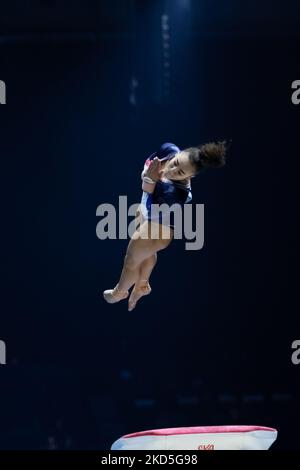 Liverpool, Großbritannien. 05.. November 2022. Liverpool, England, November 5. 2022 Coline Devillard (FRA) tritt bei den Apparat Finals bei den FIG-Weltmeisterschaften in der M&S Bank Arena in Liverpool, England, auf Vault an Dan O' Connor (Dan O' Connor/SPP) Quelle: SPP Sport Press Foto. /Alamy Live News Stockfoto