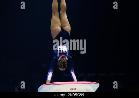 Liverpool, Großbritannien. 05.. November 2022. Liverpool, England, November 5. 2022 Coline Devillard (FRA) tritt bei den Apparat Finals bei den FIG-Weltmeisterschaften in der M&S Bank Arena in Liverpool, England, auf Vault an Dan O' Connor (Dan O' Connor/SPP) Quelle: SPP Sport Press Foto. /Alamy Live News Stockfoto