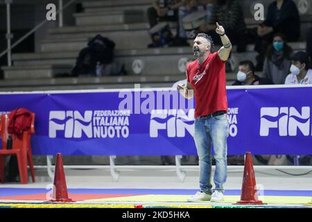 Cheftrainer Marco Capanna (SIS Roma) beim Wasserball-Spiel SIS Roma gegen CSS Verona der italienischen Frauen am 19. März 2022 im Polo Acquatico Frecciarossa in Rom, Italien (Foto: Luigi Mariani/LiveMedia/NurPhoto) Stockfoto