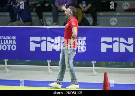 Cheftrainer Marco Capanna (SIS Roma) beim Wasserball-Spiel SIS Roma gegen CSS Verona der italienischen Frauen am 19. März 2022 im Polo Acquatico Frecciarossa in Rom, Italien (Foto: Luigi Mariani/LiveMedia/NurPhoto) Stockfoto