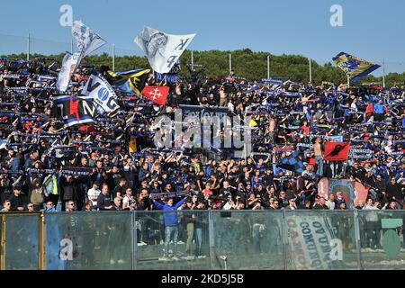 Fans von Pisa beim Spiel der italienischen Fußball-Serie B AC Pisa gegen AS Cittadella am 20. März 2022 in der Arena Garibaldi in Pisa, Italien (Foto: Gabriele Masotti/LiveMedia/NurPhoto) Stockfoto