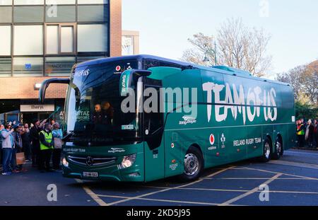 5.. November 2022; Aviva Stadium, Dublin, Irland: Herbst-Rugby Irland gegen Südafrika; der irische Mannschaftsbus kommt an Stockfoto