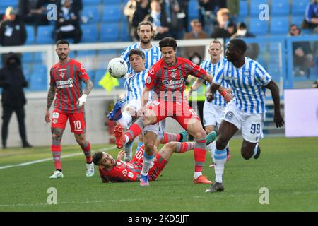 federico melchiorri (spal) und leonardo sernicola) während des italienischen Fußballspiel der Serie B SPAL gegen US Cremonese am 20. März 2022 im Stadio Paolo Mazza in Ferrara, Italien (Foto: Alessio Tarpini/LiveMedia/NurPhoto) Stockfoto