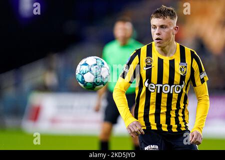 ARNHEM, NIEDERLANDE - 5. NOVEMBER: Enzo Cornelisse von Vitesse während des niederländischen Eredivisie-Spiels zwischen Vitesse und Sparta Rotterdam beim Gelredome am 5. November 2022 in Arnhem, Niederlande (Foto: Rene Nijhuis/Orange Picturs) Stockfoto