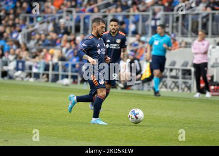 Der FC Cincinnati Mittelfeldspieler Luciano Acosta bewegt den Ball während eines Fußballspiels der Major League zwischen dem FC Cincinnati und Inter Miami im TQL Stadium in Cincinnati, Ohio. Samstag, 19. März 2022. FC Cincinnati besiegte Inter Miami FC 3-1. (Foto von Jason Whitman/NurPhoto) Stockfoto