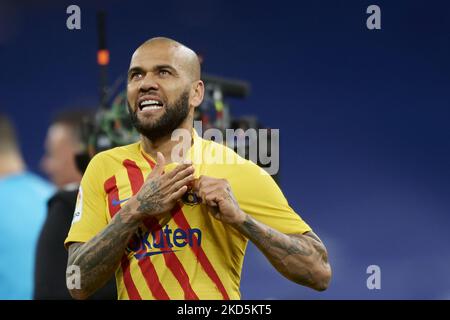 Dani Alves aus Barcelona feiert den Sieg nach dem Spiel der La Liga Santander zwischen Real Madrid CF und dem FC Barcelona im Estadio Santiago Bernabeu am 20. März 2022 in Madrid, Spanien. (Foto von Jose Breton/Pics Action/NurPhoto) Stockfoto