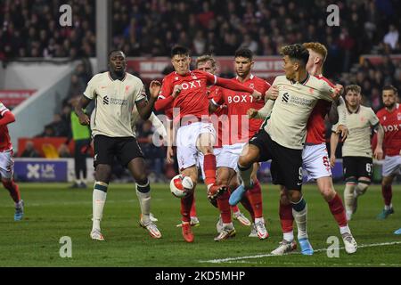 Joe Lolley von Nottingham Forest kämpft am Sonntag, dem 20.. März 2022, während des FA Cup-Spiels zwischen Nottingham Forest und Liverpool auf dem City Ground in Nottingham um den Ball. (Foto von Jon Hobley/MI News/NurPhoto) Stockfoto