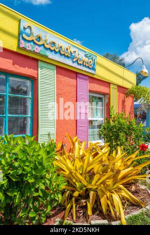 Ein farbenfrohes Geschäft an der Pine Island Road Stockfoto