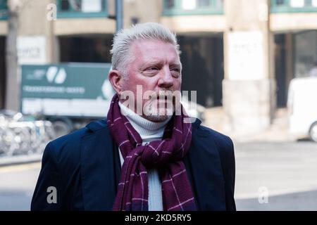 LONDON, VEREINIGTES KÖNIGREICH - 22. MÄRZ 2022: Der ehemalige Tennisstar Boris Becker trifft am zweiten Tag seines Prozesses am 22. März 2022 in London, England, am Southwark Crown Court ein, weil er angeblich Vermögenswerte wie Medaillen, Wimbledon-Trophäen und Immobilien von Insolvenzverwaltern verschwiegen hat. (Foto von Wiktor Szymanowicz/NurPhoto) Stockfoto