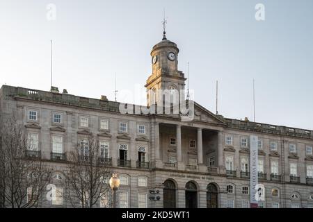 Börsenpalast (Palacio da Bolsa) am Infante D. Henrique-Platz - Porto, Portugal Stockfoto