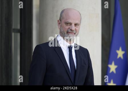 Der französische Bildungsminister Jean-Michel Blanquer verlässt das Land nach der wöchentlichen Kabinettssitzung im Elysee-Palast am 23. März 2022 in Paris (Foto: Daniel Pier/NurPhoto) Stockfoto