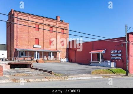 GALAX, VIRGINIA, USA-15 OCTOBER 2022: Guynn Furniture Showroom Buildings. Stockfoto