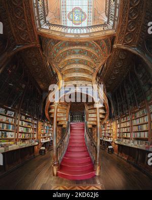 Lello Buchhandlung Interieur und seine berühmte Treppe - Porto, Portugal Stockfoto