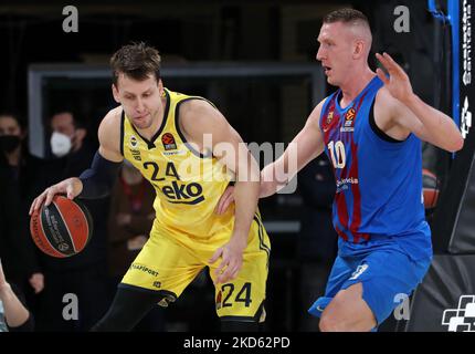 Jan Vesely und Rolands Smits während des Spiels zwischen dem FC Barcelona und Fenerbahce SK Istambul, entsprechend der Woche 34 der Euroleague, spielten am 25.. März 2022 im Palau Blaugrana in Barcelona, Spanien. (Foto von Joan Valls/Urbanandsport/NurPhoto) Stockfoto