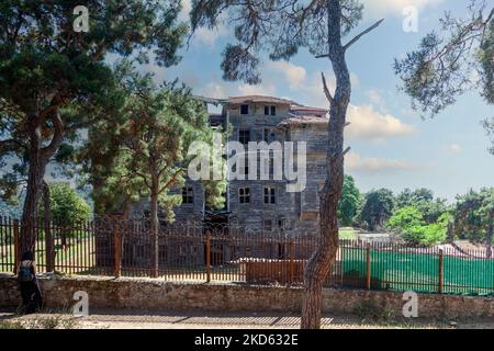 Prinkipo griechisch-orthodoxes Orphanage, ein historisches 20.000 Quadratmeter großes Holzgebäude auf der Insel Buyukada, der größten der Prinzeninseln der Türkei Stockfoto