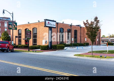 WYTHEVILLE, VA, USA-15 OCTOBER 2022: First Community Bank on Main Street in Downtown. Stockfoto