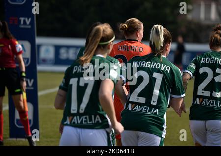 Veronica Pasini (Verona) UND Alina Miagkova (Verona) während des italienischen Fußballspiels der Serie A Frauen Hellas Verona Frauen gegen Calcio Pomigliano am 26. März 2022 im Sinergy-Stadion in Verona, Italien (Foto: Giancarlo Dalla Riva/LiveMedia/NurPhoto) Stockfoto