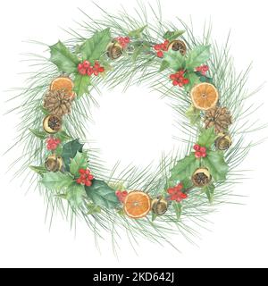 Weihnachtskranz mit bunten Pflanzen und Dekorationen in Aquarell gemalt. Zweige von Kiefer, Efeu, Stechpalme, Poinsettia, getrocknete Orange, Kegel und Weihnachten Stockfoto