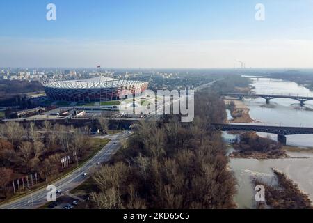 Drohnenansicht des Nationalstadions und der Weichsel in Warschau, Polen am 9. Februar 2020 (Foto: Mateusz Wlodarczyk/NurPhoto) Stockfoto